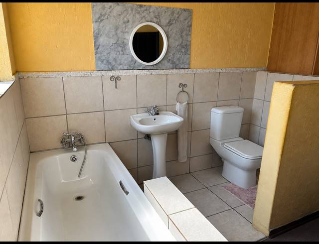 2 BEDROOM APARTMENT FOR SALE IN VANDERBIJLPARK SE 6